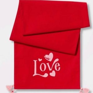 Spritz Valentine Love Table runner